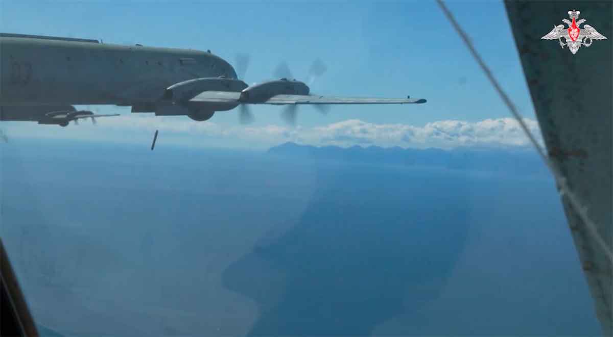 Vidéo : Les avions anti-sous-marins russes placent des champs de mines le long de la côte de Kamchatka