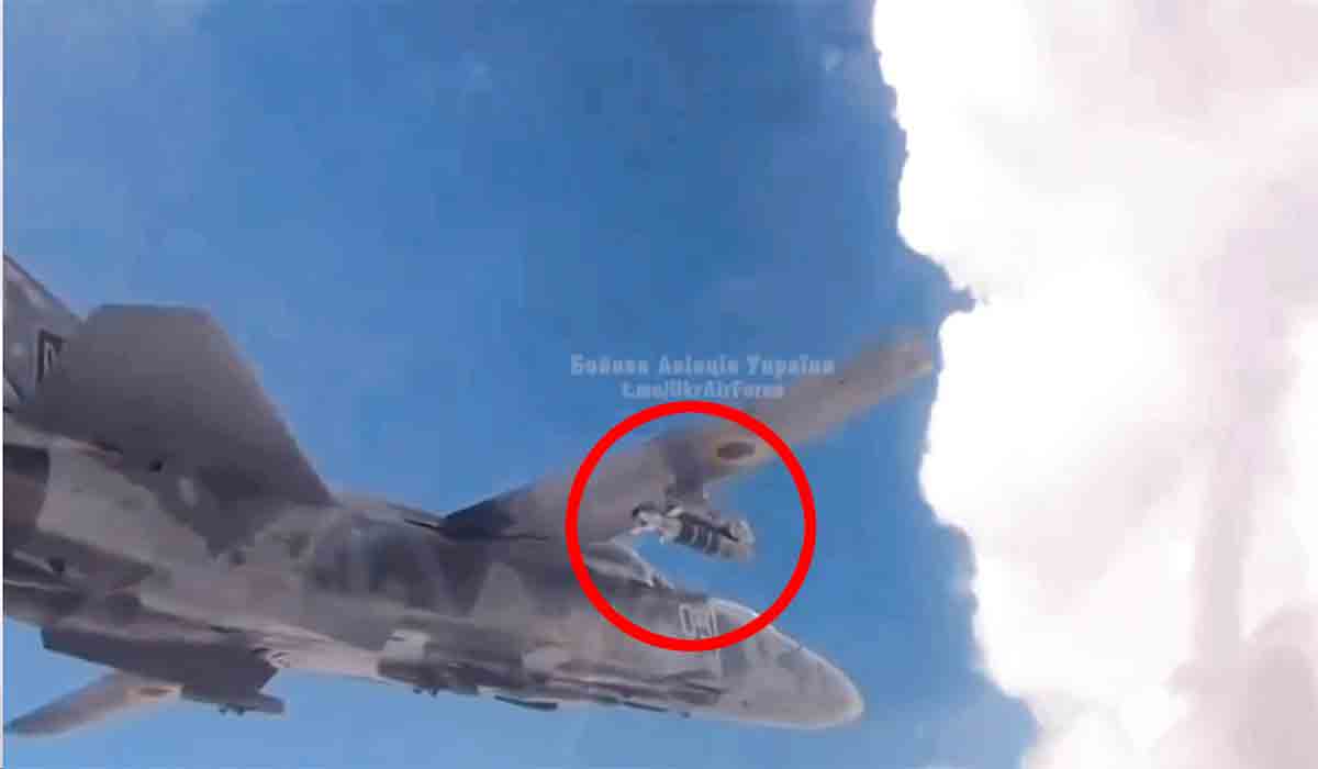 Video mostra il Su-24M ucraino mentre testa una nuova bomba planante. Foto: Telegram @UkrAirForce