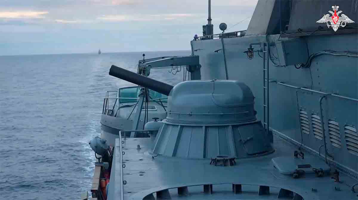 Spanning in de Japanse Zee: Russische en Chinese oorlogsschepen vuren tijdens dramatische oefening. Foto: Telegram @mod_russia