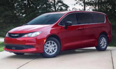 Chrysler Voyager retorna em 2025 com novos recursos e preço a partir de US$ 39.995