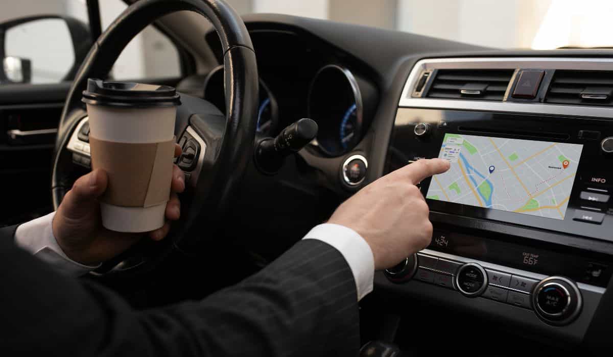 IIHS report reveals that drivers using driver assistance are more easily distracted