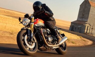 Triumph Speed Twin 1200 RS 2025 chega com potência aprimorada e design esportivo