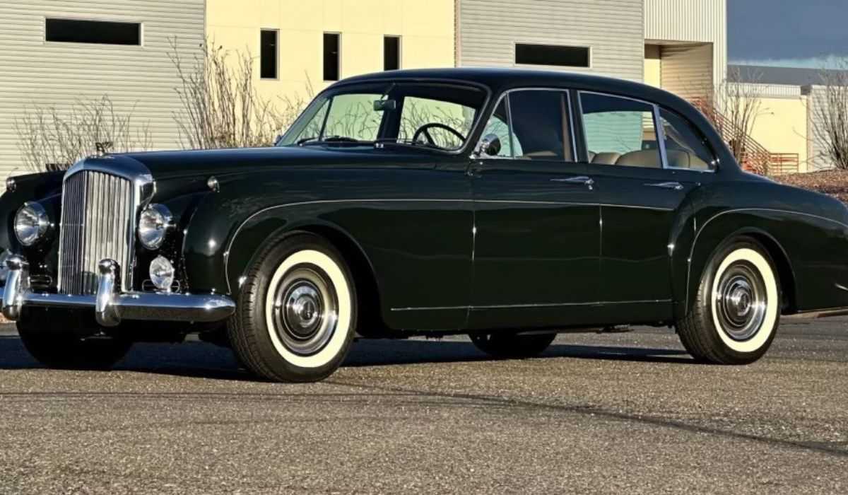 Bentley Continental del 1958 di Alfred Hitchcock all'asta promette di attirare i collezionisti