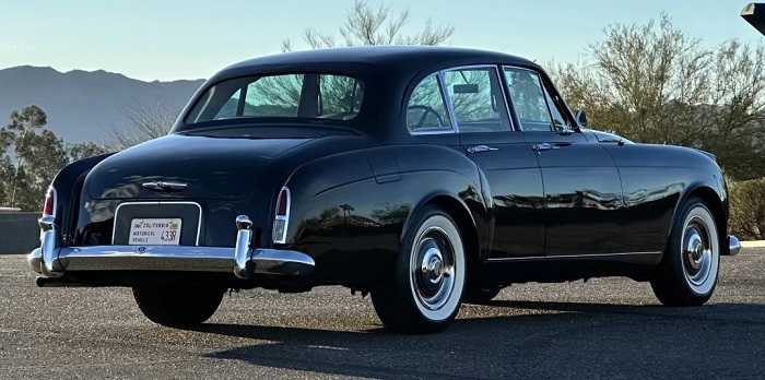 Bentley Continental del 1958 di Alfred Hitchcock all'asta promette di attirare i collezionisti (Instagram / @bringatrailer)