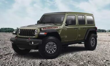 Jeep Wrangler 2025 ganha exclusividade no câmbio manual, novos recursos e cores