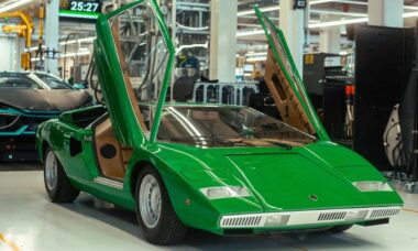 Lamborghini comemora os 50 anos do icônico modelo Countach