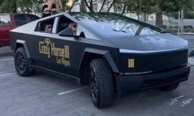 Clube de entretenimento adulto de Las Vegas personaliza Tesla Cybertruck para publicidade inusitada