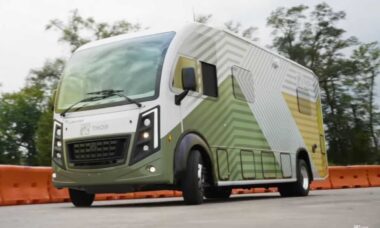 Novo motorhome híbrido da Thor Industries promete 800 quilômetros de autonomia com lançamento em 2025