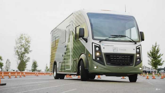 Nuovo camper ibrido di Thor Industries promette 800 chilometri di autonomia con lancio nel 2025