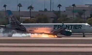 Avião da Frontier Airlines pega fogo ao pousar no Aeroporto Internacional de Las Vegas. Foto: X @aviationbrk