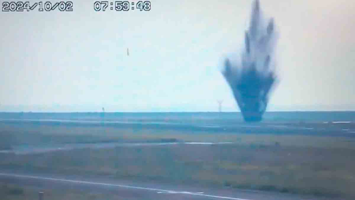 Video: Bomba della Seconda Guerra Mondiale esplode in aeroporto subito dopo il decollo di un aereo. Foto: X @UHN_Plus