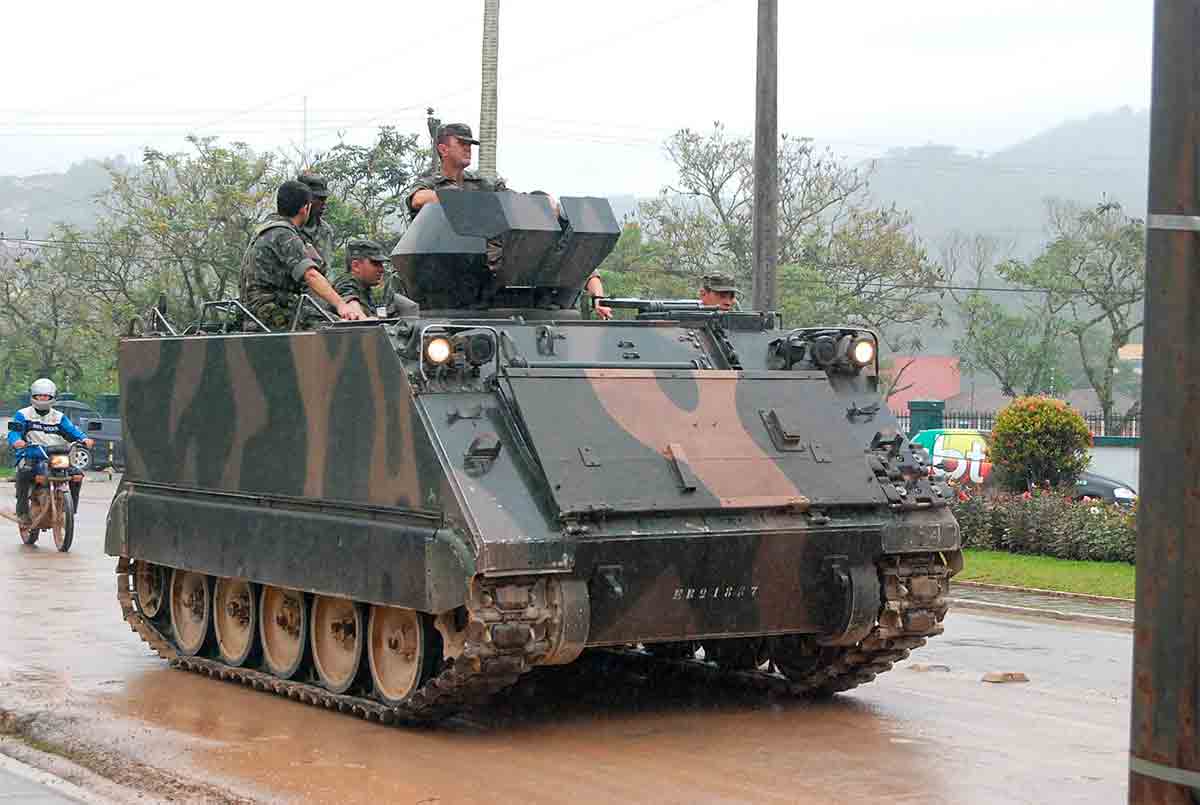 ブラジル軍のM-113装甲車。