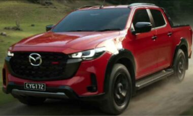 Nova Mazda BT-50 2025 chega com reestilização, tecnologia avançada e potência turbodiesel (YouTube / @mazdaaustralia)