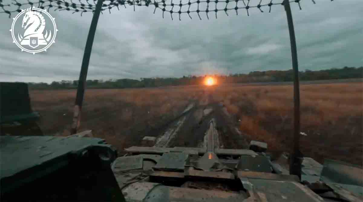 US Bradley and Abrams Combat Vehicles Destroy Russian Positions in the Kursk Region