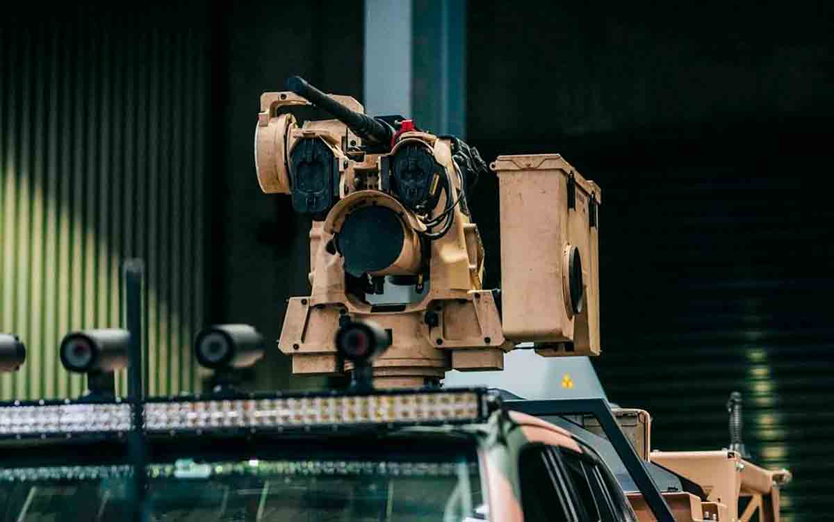 Supacatがトヨタ・ハイラックスを6X6軍用車両に変換し、過酷な地形での課題に挑む。写真：Instagram @paultancars