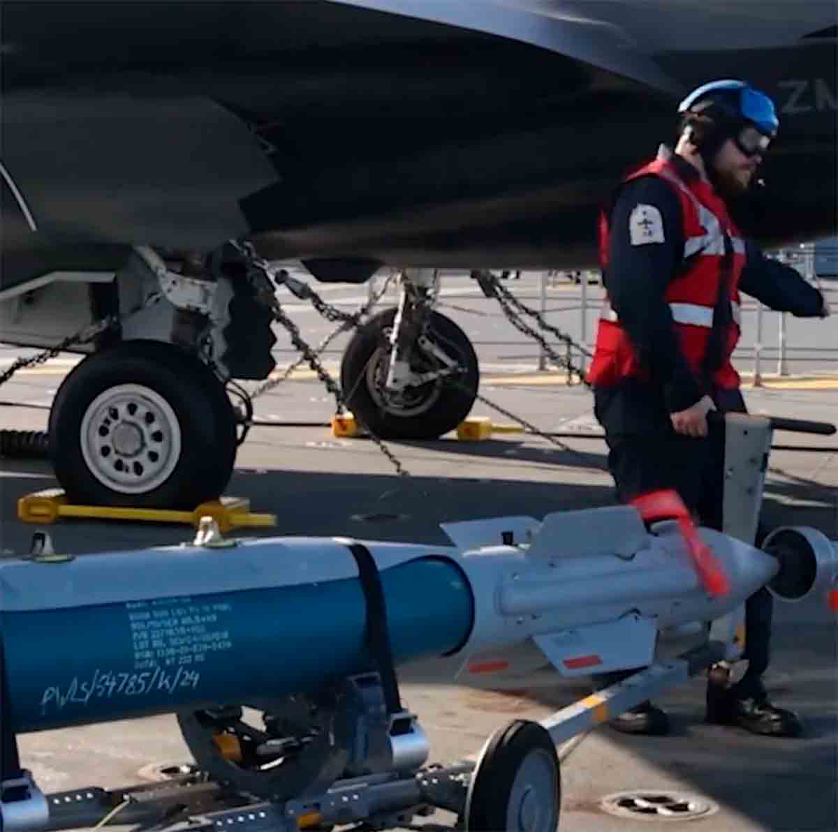 Britské stíhačky F-35 provádějí přesné bombardování v Cape Wrath ve Skotsku. Foto: X @RoyalNavy