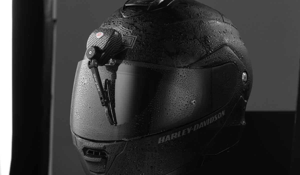 Bikerguard helmet features an effective windshield wiper, but with questionable style