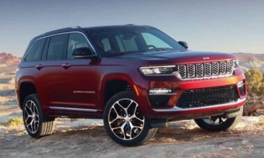 Jeep reduz preços do Grand Cherokee em até US$ 4 mil, aumentando a acessibilidade do SUV