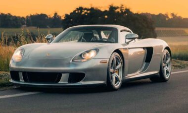 Porsche lança recall para Carrera GT com novos pneus e atualizações de segurança