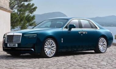 Rolls-Royce revela o luxuoso Ghost Series II de 2025 com design renovado e inovações no conforto