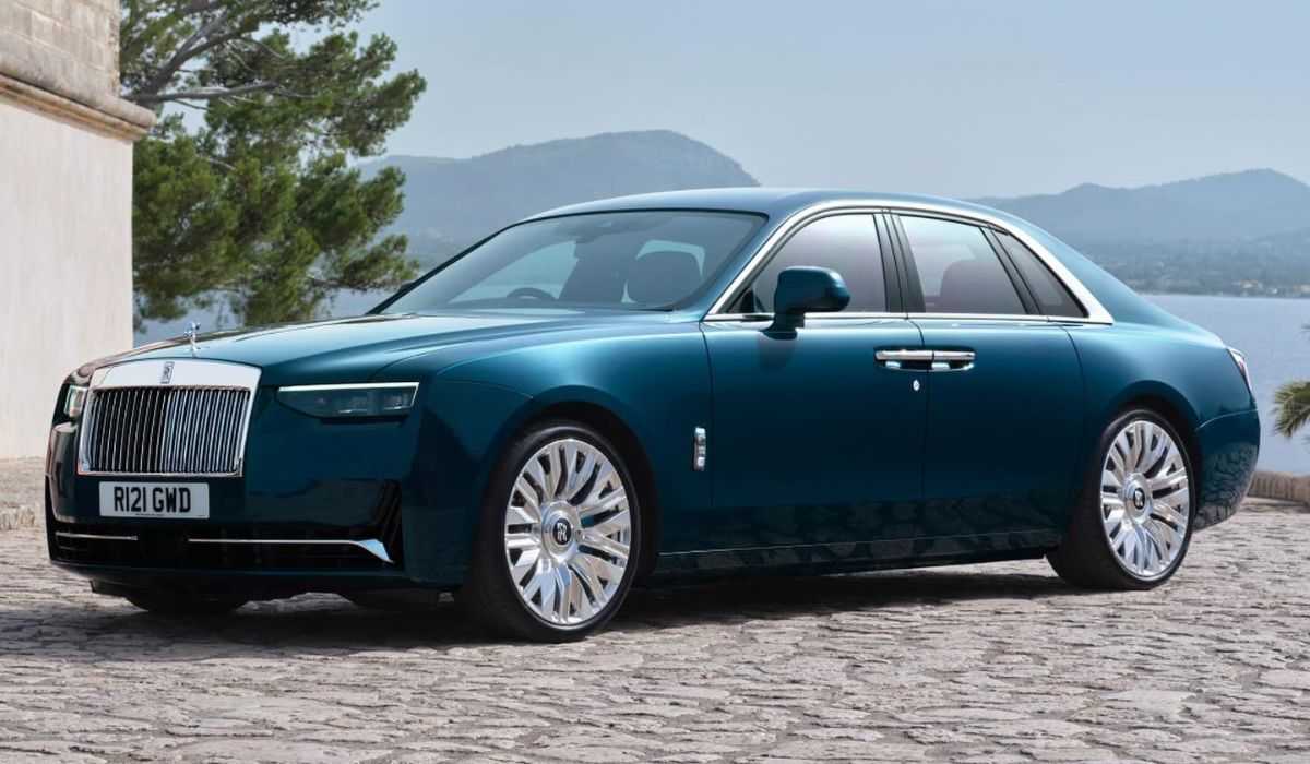 Rolls-Royce odhaluje luxusní Ghost Series II z roku 2025 s novým designem a inovacemi v komfortu