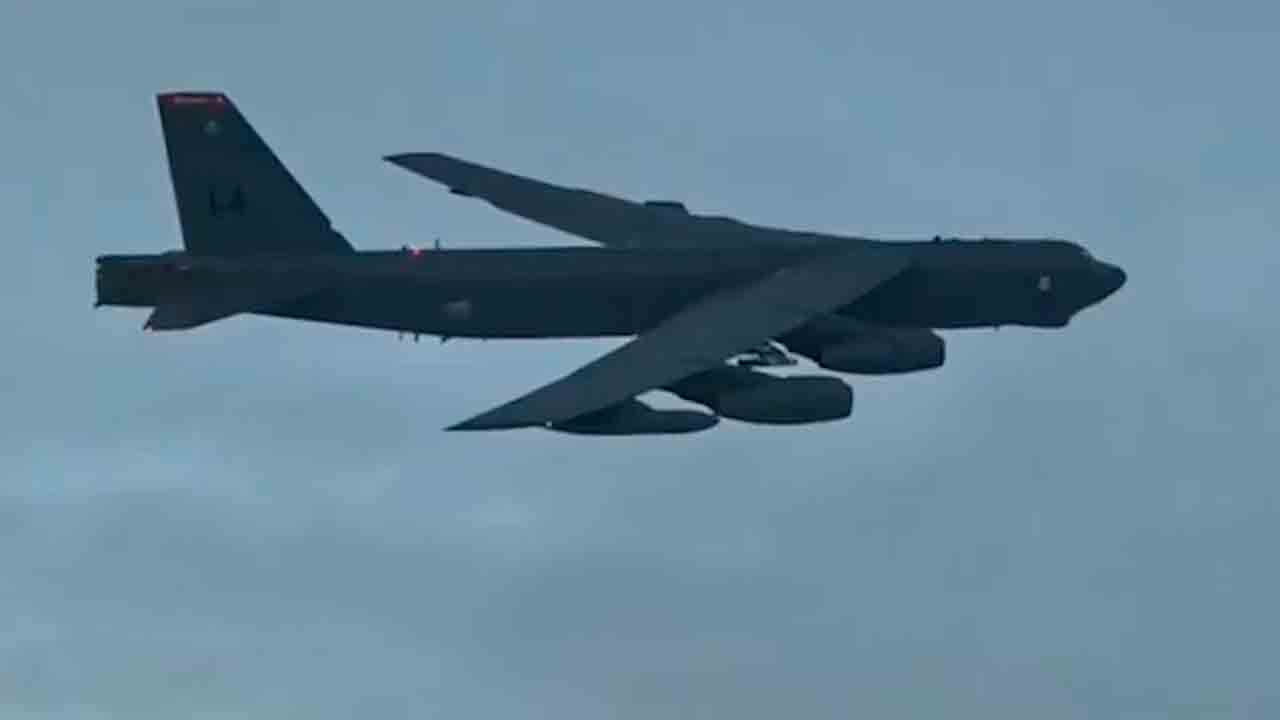 影片：美國空軍 B-52 同溫層堡壘在俄羅斯邊界進行空中演習