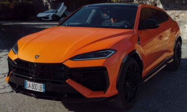 Lamborghini Urus e Revuelto esgotados até 2027 em meio a demanda recorde por supercarros de luxo