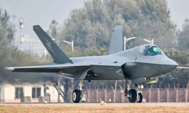 China apresenta o J-35A: novo caça stealth promete fortalecer a competitividade aérea com os EUA