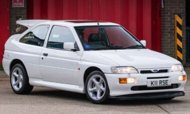 Ford Escort RS Cosworth Lux é vendido por recorde de US$ 257 mil em leilão de carros clássicos