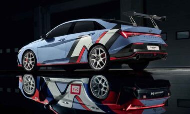 Hyundai Elantra N 2025 lança edição especial TCR com design inspirado em carros de corrida