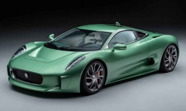 Jaguar C-X75, supercarro de James Bond, ganha versão legal para as ruas com motor V-8 e design exclusivo