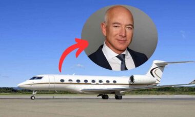 Jeff Bezos coloca seu jato particular à venda por US$ 39 milhões