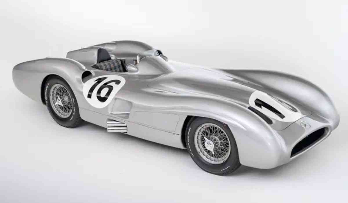 Legendární Mercedes-Benz z Formule 1 jde do aukce s odhadovanou hodnotou 55 milionů USD