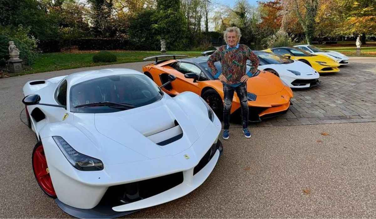 Rod Stewart considera vender sua coleção de carros de luxo devido aos buracos nas estradas de cidade inglesa