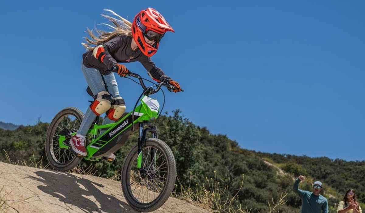 Kawasaki Elektrode 20 bicicleta elétrica que prepara jovens para o mundo off-road