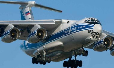 Avião militar Il-76 leva Bashar al-Assad à Rússia em exílio