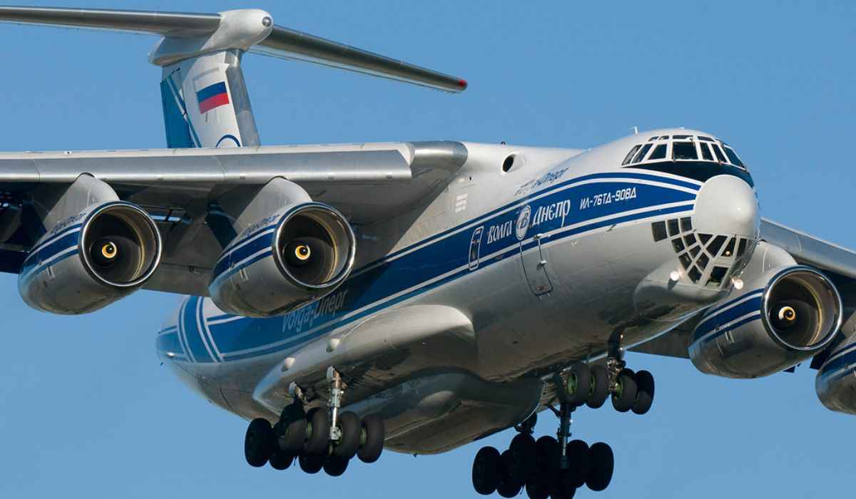 The Il-76 military aircraft takes Bashar al-Assad to Russia in exile ...