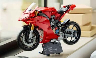 LEGO lança réplica detalhada da Ducati Panigale V4 S por menos de US$ 200