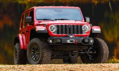 Jeep Wrangler 2025 retorna com opção de transmissão automática V-6 após demanda popular