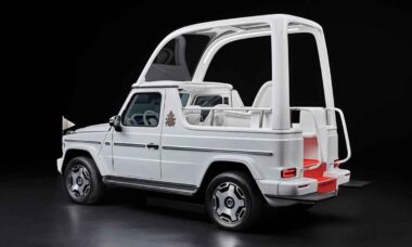 Novo Popemobile: Mercedes-Benz G580 elétrico será o veículo oficial do Papa em 2025