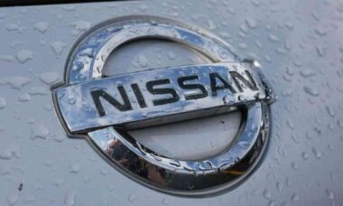 Após aposta exclusiva em elétricos, Nissan enfrenta crise financeira e tem futuro em risco