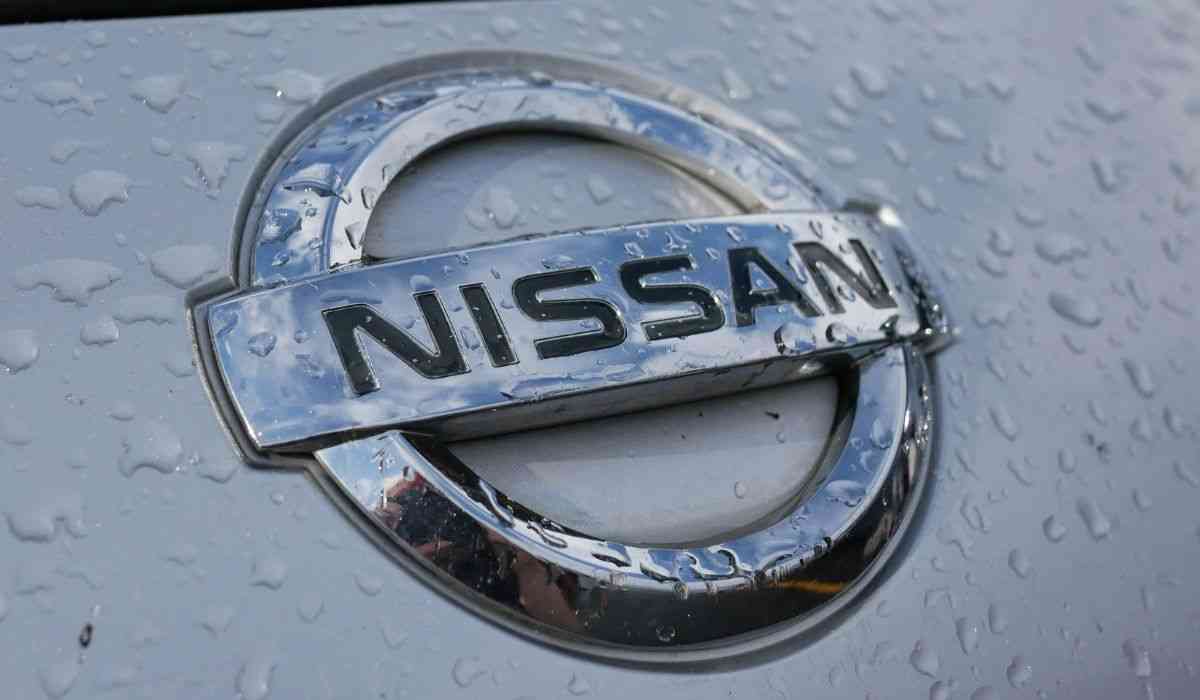 Po exkluzivním zaměření na elektrická vozidla čelí Nissan finanční krizi a nejisté budoucnosti