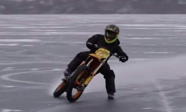 Vídeo emocionante mostra perfomance da moto mais poderosa do mundo em um lago congelado