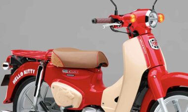 Confira detalhes da exclusiva moto Super Cub da Hello Kitty