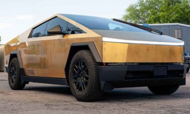 Tesla Cybertruck de ouro vai a leilão com lance inicial de US$ 20 para apoiar causa solidária