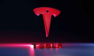 Tesla planeja lançar modelo mais acessível em 2025, com preço abaixo de US$ 30 mil