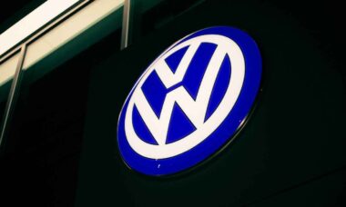 Volkswagen evita fechamento de fábricas na Alemanha com acordo que reduz 35 mil empregos até 2030