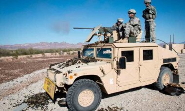 Humvees e equipamentos militares roubados de base do exército em Tustin, Califórnia. Foto: Wikimedia