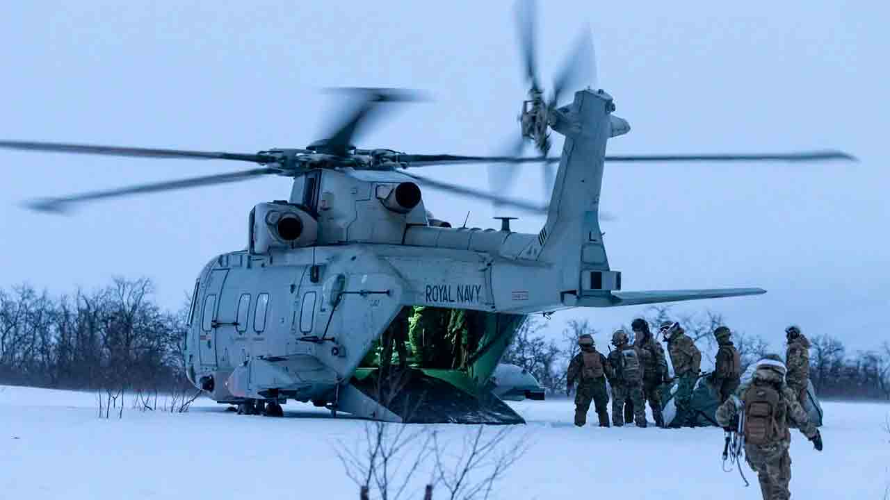 Comandi del Regno Unito si spostano nell'Artico per una missione strategica della NATO. Foto: Royal Navy