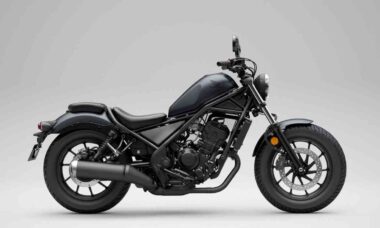 Honda apresenta Rebel 250 com tecnologia E-Clutch e foca em cruisers acessíveis e práticas